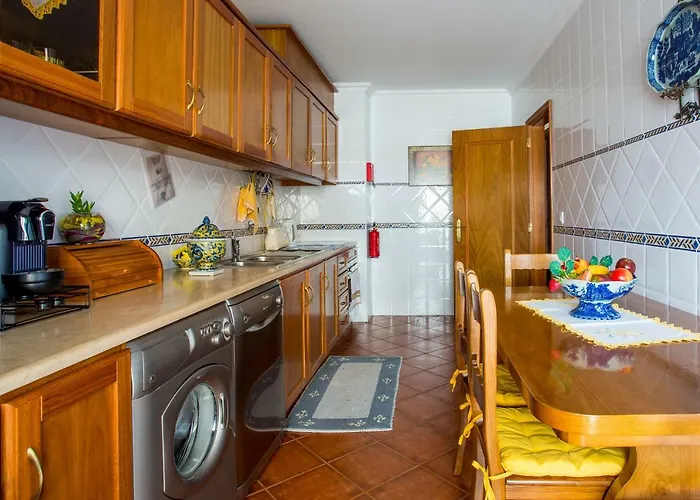 Elegant Sea View Apartman *